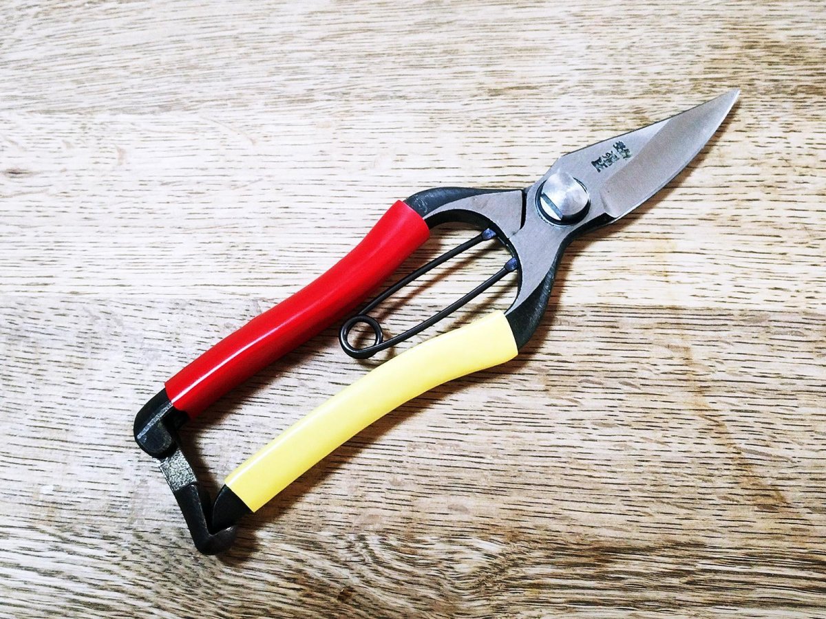 Photo1: [Tobisho] Single Snipping Pruners (185mm / Red and Yellow taped handle) (1)