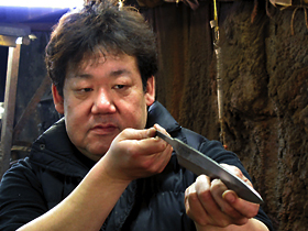 Yoshiaki Matsuo is a great kitchen knife master. Deba hocho 180mm White paper foged